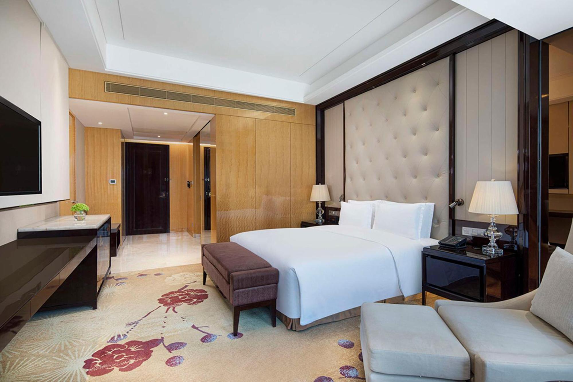 Отель Hilton Nanjing Нанкин Экстерьер фото