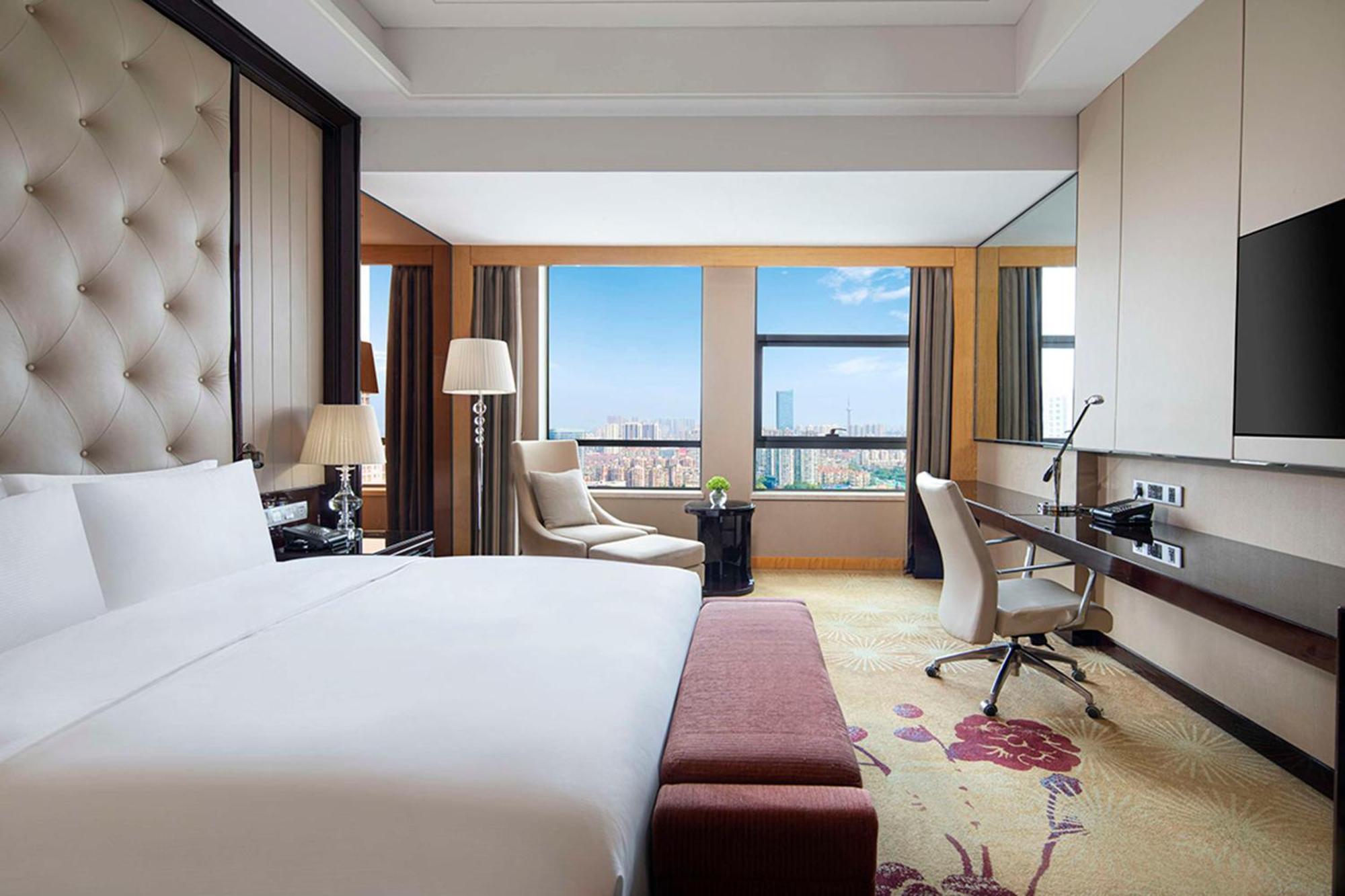 Отель Hilton Nanjing Нанкин Экстерьер фото