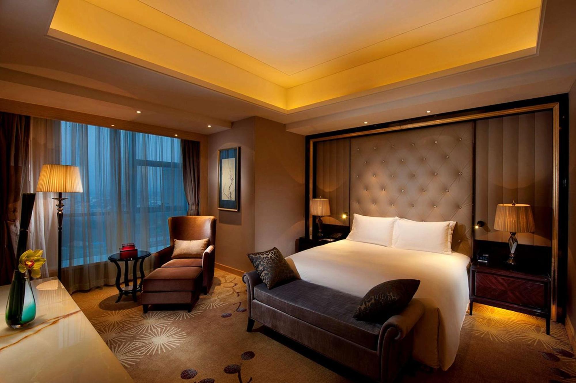 Отель Hilton Nanjing Нанкин Экстерьер фото