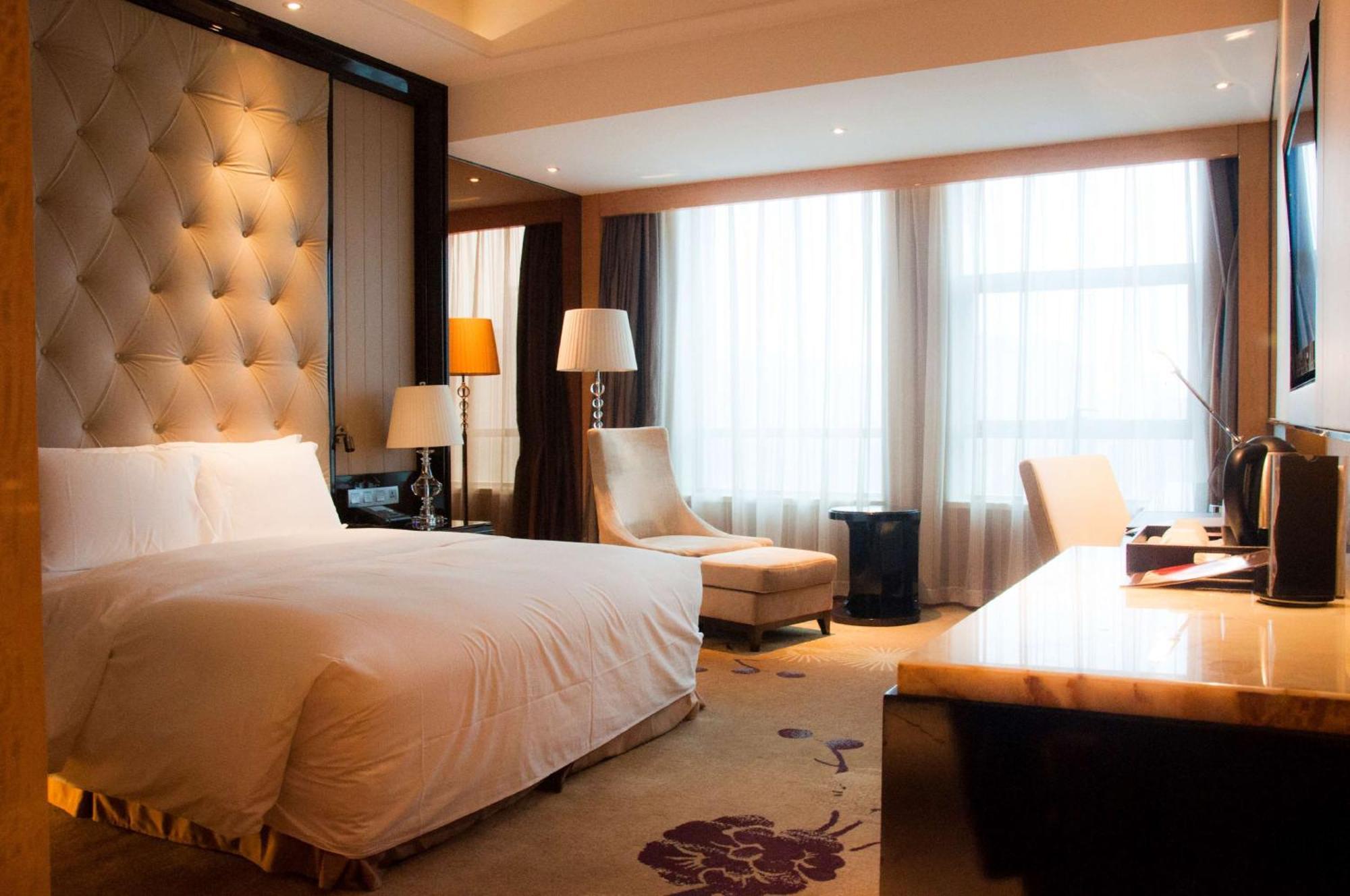 Отель Hilton Nanjing Нанкин Экстерьер фото