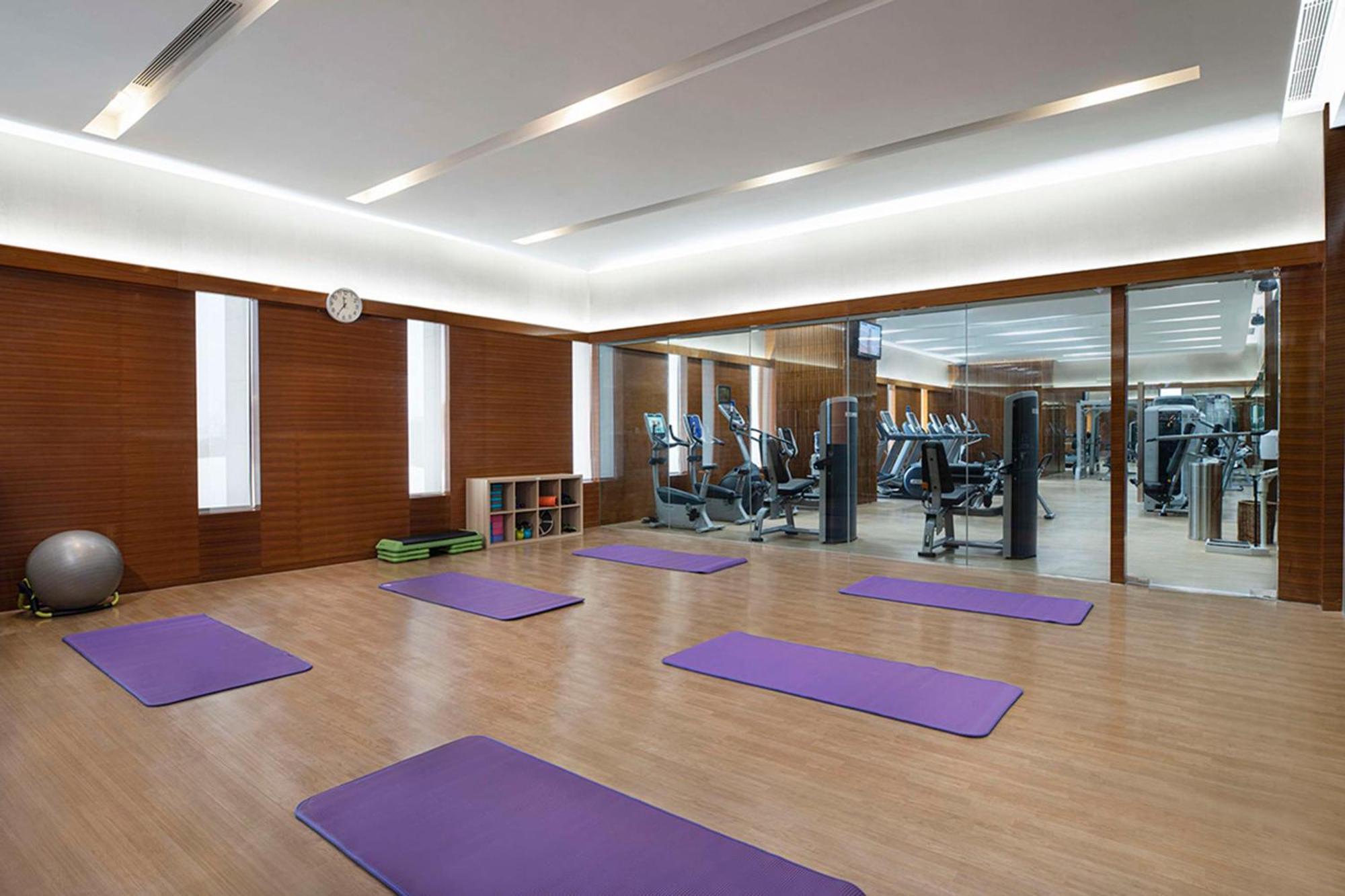 Отель Hilton Nanjing Нанкин Экстерьер фото