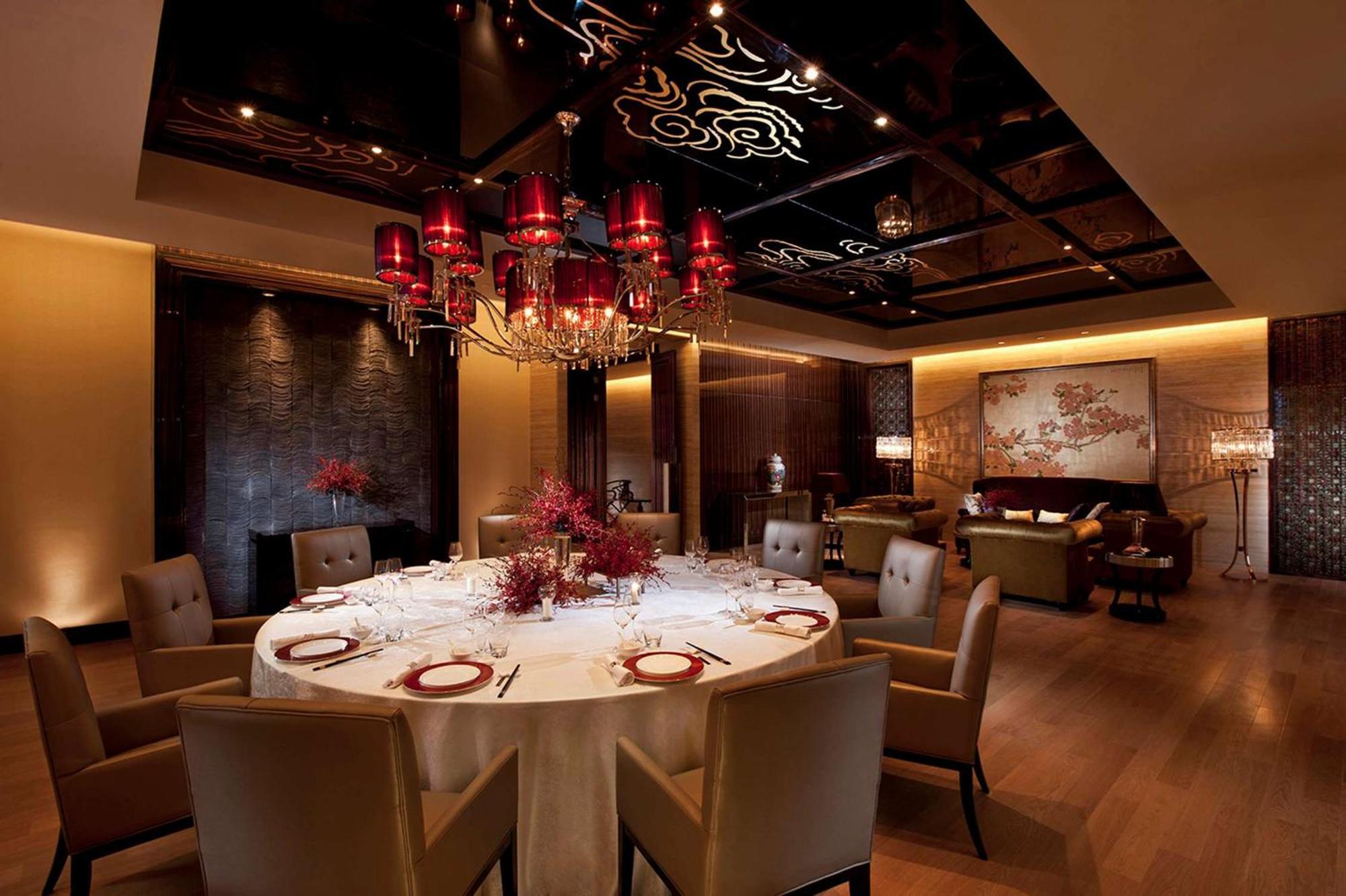 Отель Hilton Nanjing Нанкин Экстерьер фото