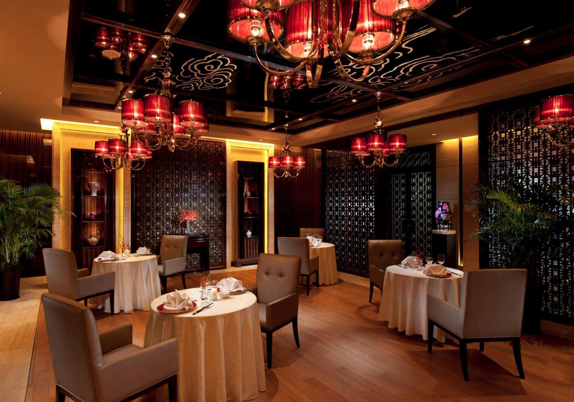 Отель Hilton Nanjing Нанкин Экстерьер фото
