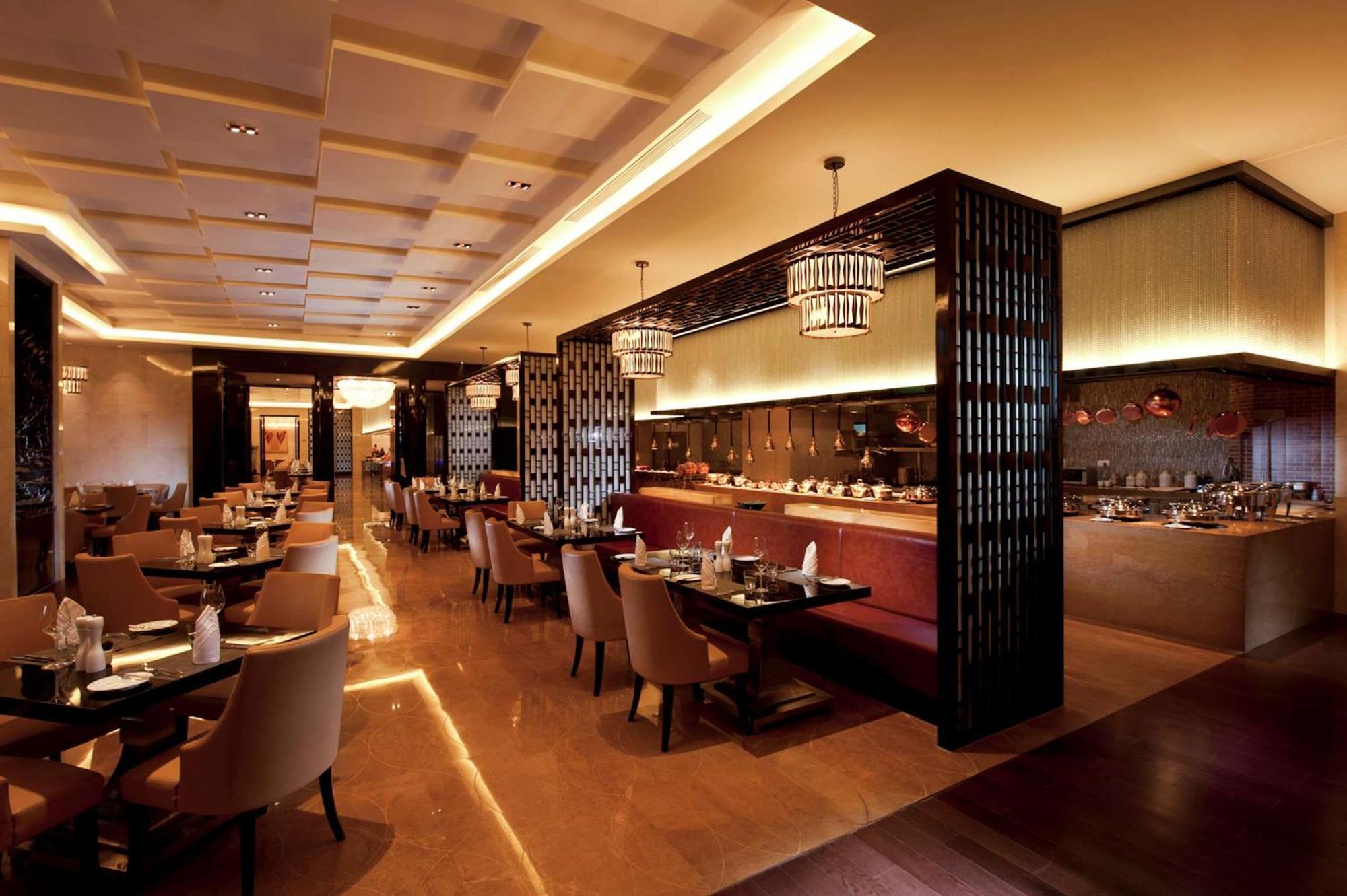 Отель Hilton Nanjing Нанкин Экстерьер фото